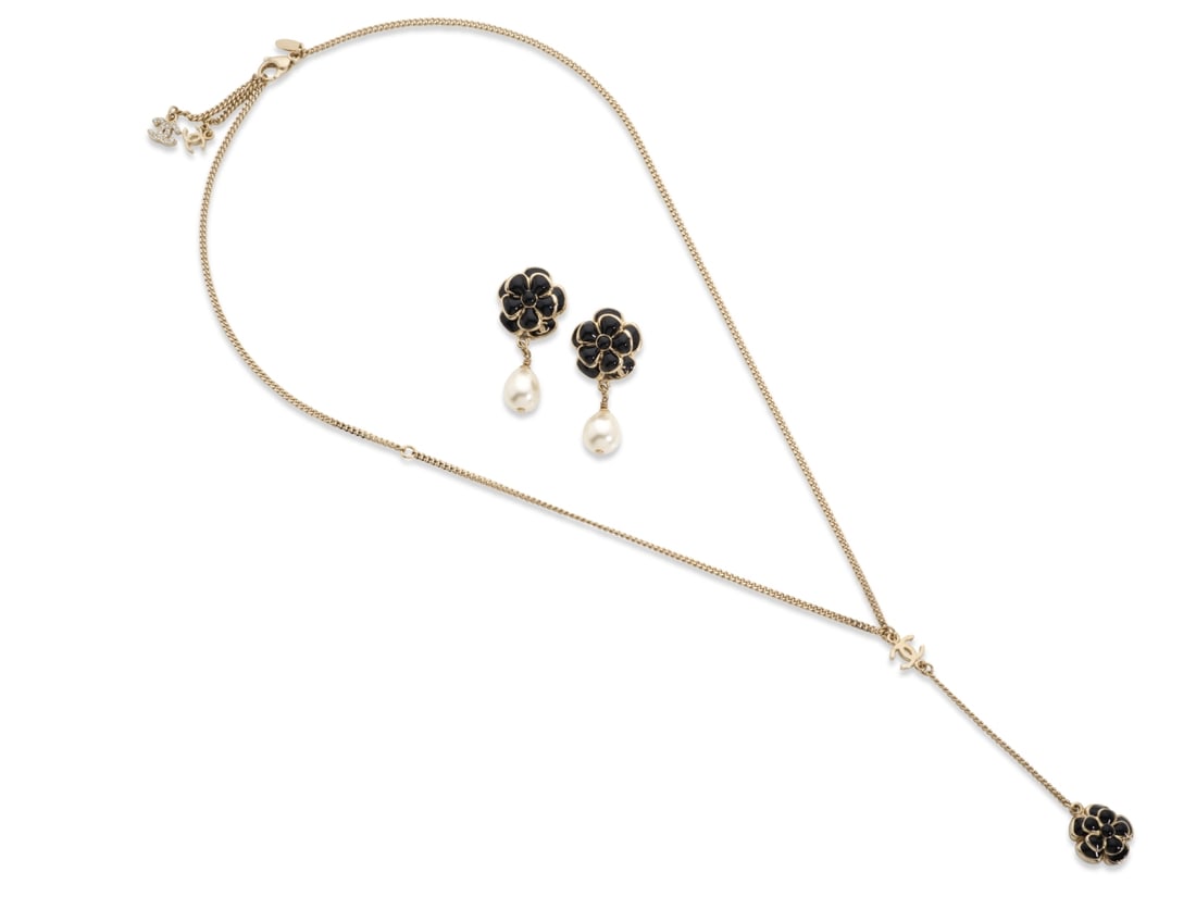 Chanel, collection Prêt à Porter Printemps/Eté 2009. Pendentif chaine et clips d'... (1 of 1)