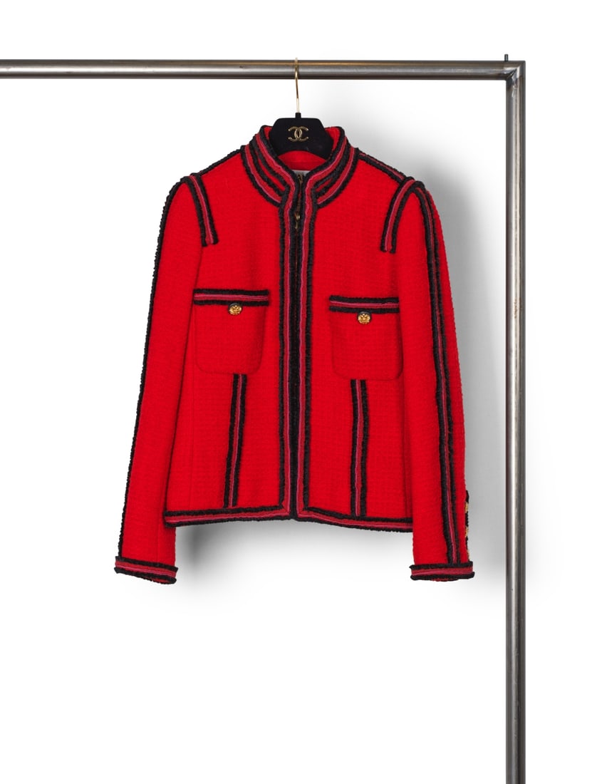 Chanel, collection Métiers d'Art, Automne-Hiver 2009 Paris-Moscou. Veste en tweed rouge gan... (1 of 1)