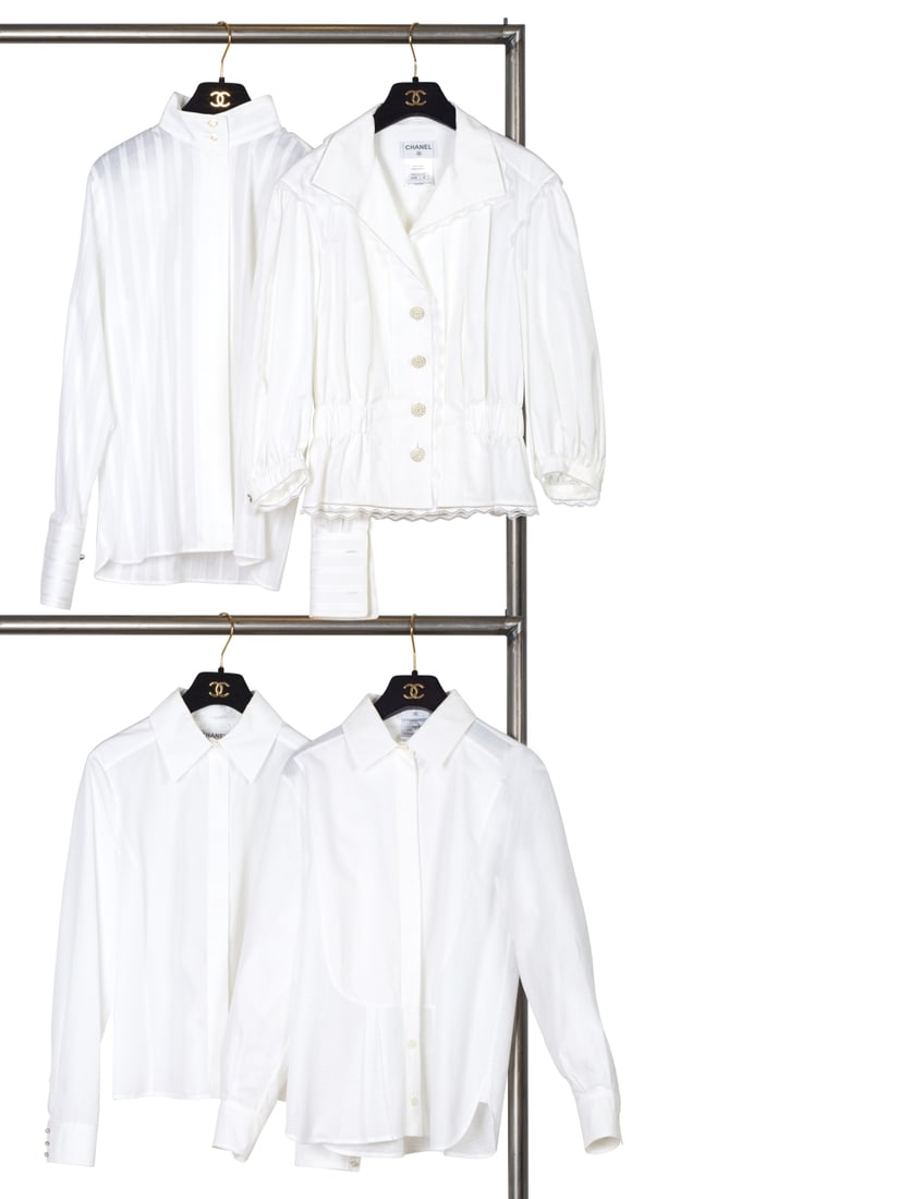 Chanel, collection Prêt à Porter, Automne/Hiver 2004, Croisière 2008, Printemps/E...: Chanel, collection Prêt à Porter, Automne/Hiver 2004, Croisière 2008, Printemps/Eté 2013. Quatre chemisiers en coton blanc. Chanel, Ready-to-Wear collection, Autumn/Winter 2004, Cr
