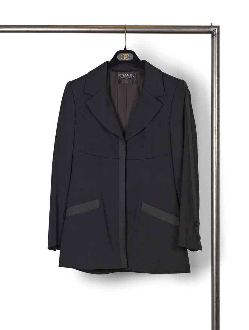 Chanel, collection Prêt-à-Porter, Automne-Hiver 1997. Veste longue en laine noire gans... (1 of 1)