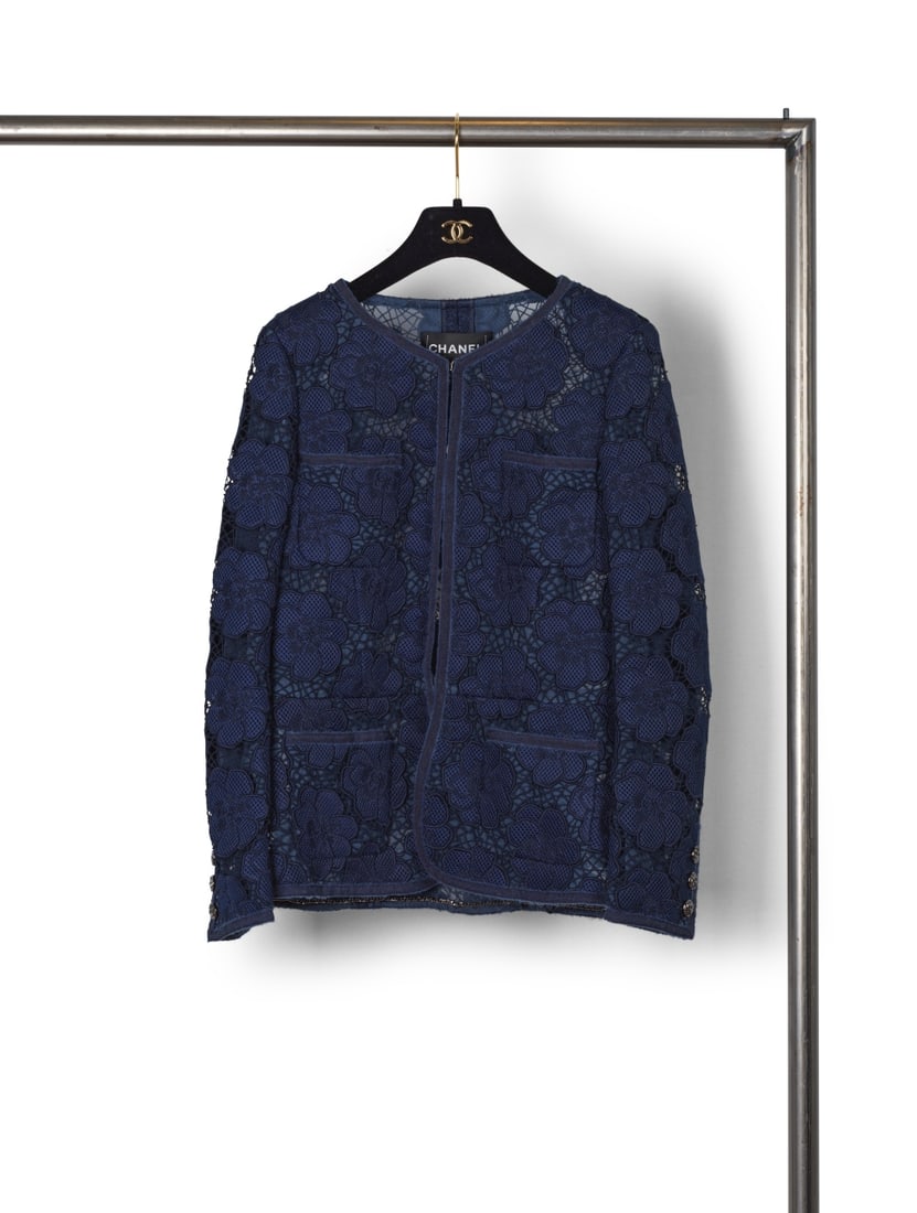 Chanel, collection Prêt-à-Porter, Printemps-Eté 2016. Veste en guipure marine ... (1 of 1)
