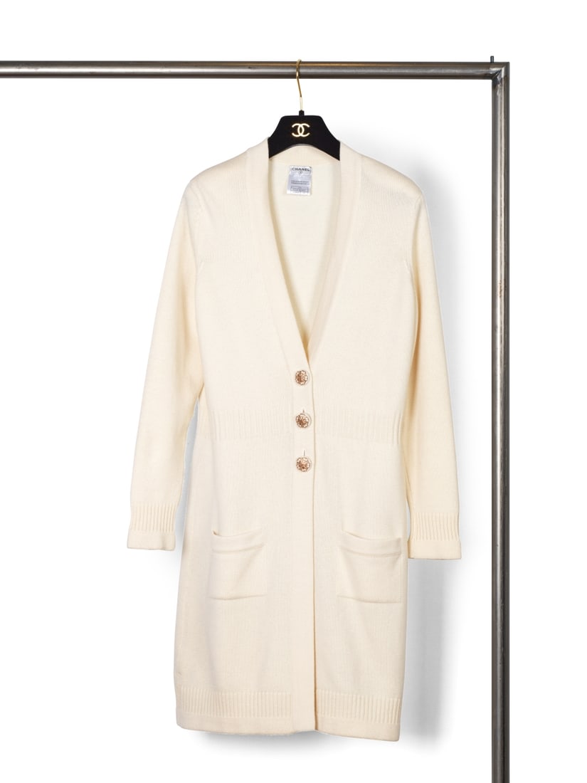 Chanel, collection Prêt-à-Porter, Automne-Hiver 2007. Long cardigan en cachemire ivoir... (1 of 1)