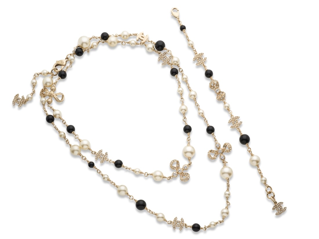 Chanel, collection Prêt à Porter Printemps/Eté 2010. Sautoir et bracelet Noeuds d... (1 of 1)