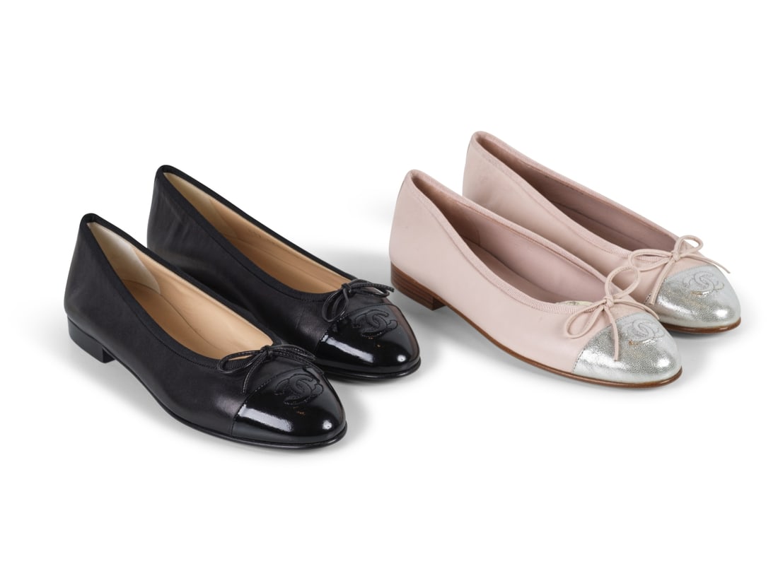 Chanel. Deux paires de ballerines en cuir agneau noir et rose. Chanel. Two pairs of black and pi... (1 of 1)
