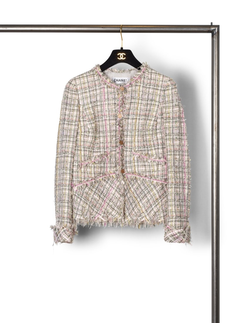 Chanel, collection Prêt-à-Porter, Printemps-Eté 2005. Veste en tweed écru &#...: Chanel, collection Prêt-à-Porter, Printemps-Eté 2005. Veste en tweed écru à sequins chiné rose et vert anis. Chanel, Ready-to-Wear collection, Spring-Summer 2005. Jacket