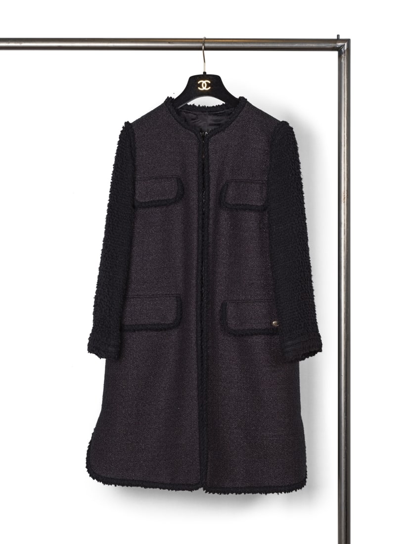Chanel, collection Prêt-à-Porter, Automne/Hiver 2012. Manteau en tweed noir partiellem... (1 of 1)