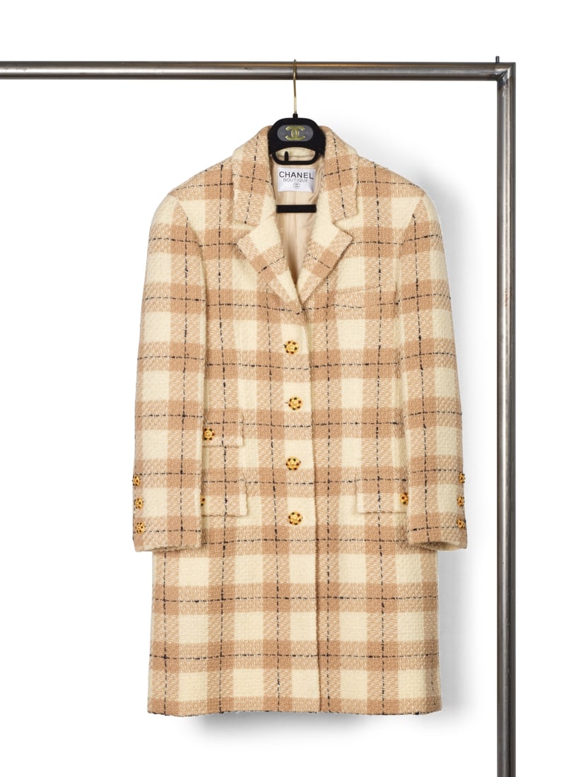 Chanel, collection Prêt-à-Porter, Automne-Hiver 1996. Manteau en tweed beige, écr... (1 of 1)