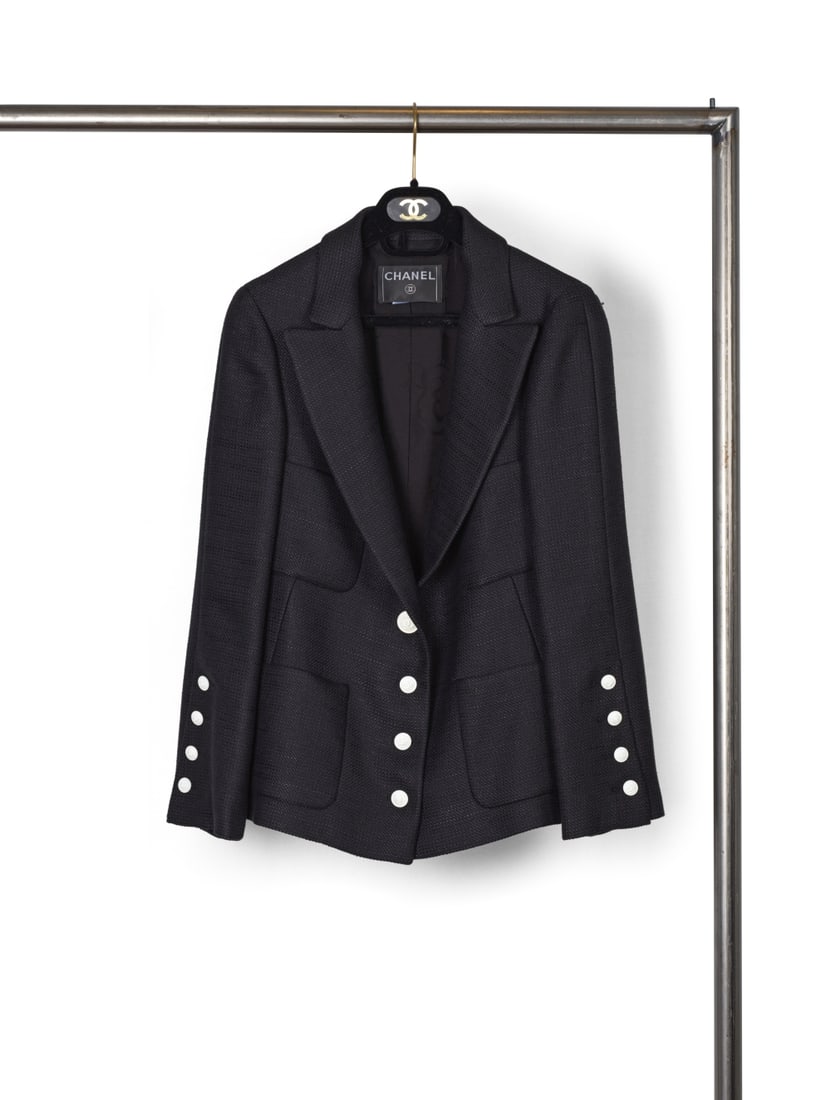 Chanel, collection Prêt-à-Porter, Printemps-Eté 2007. Veste longue en soie et cot...: Chanel, collection Prêt-à-Porter, Printemps-Eté 2007. Veste longue en soie et coton chiné noir irisé. Chanel, Ready-to-Wear collection, Spring-Summer 2007. Long jacket in irid