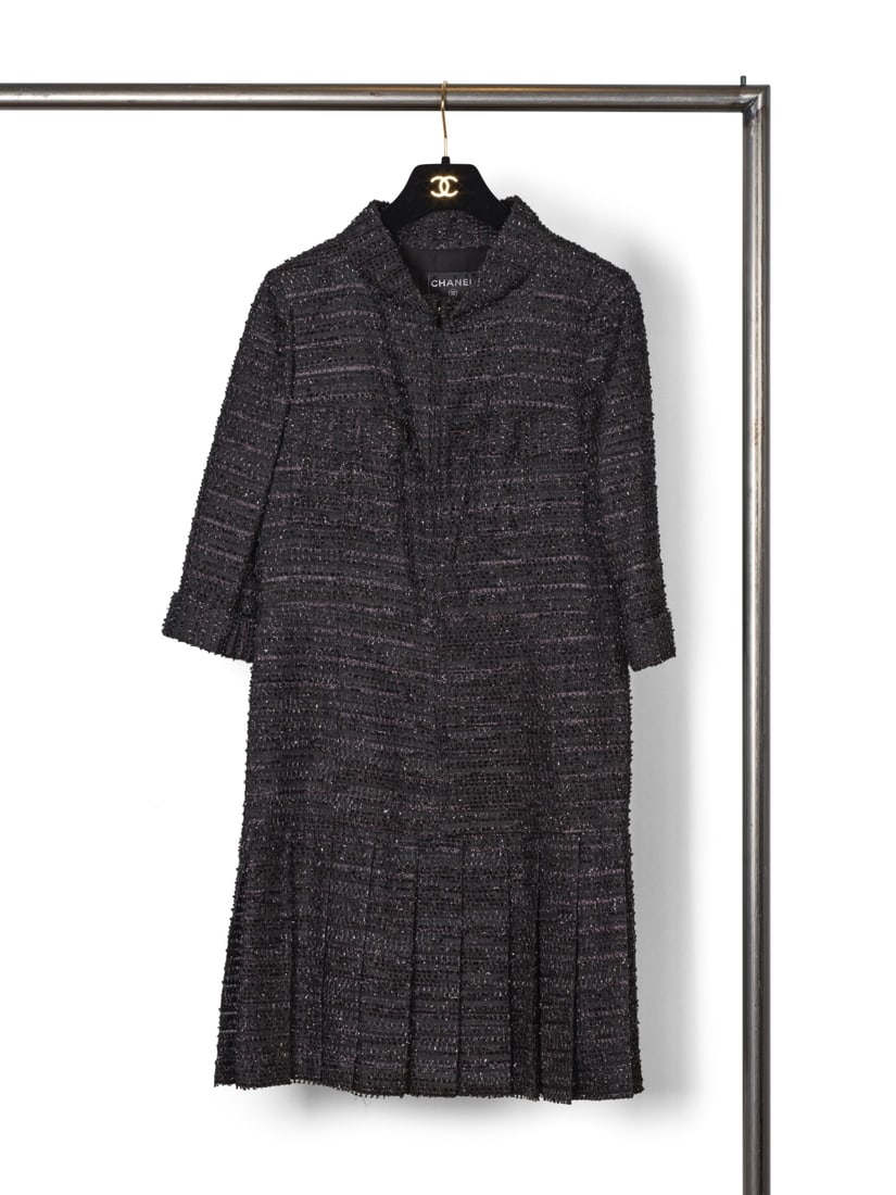 Chanel, collection Prêt-à-Porter, Automne/Hiver 2016. Robe en tweed rayé effiloch... (1 of 1)