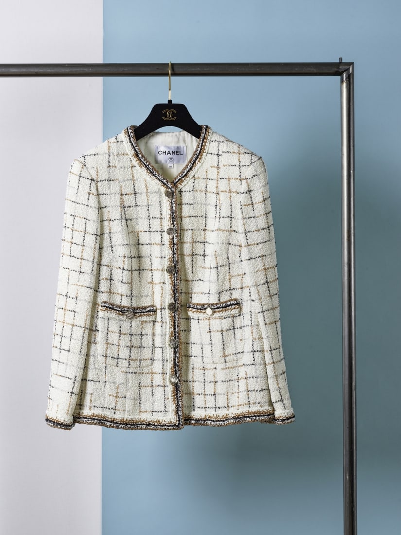 Chanel, collection Prêt-à-Porter, Printemps-Eté 2017. Veste en tweed blanc à... (1 of 1)