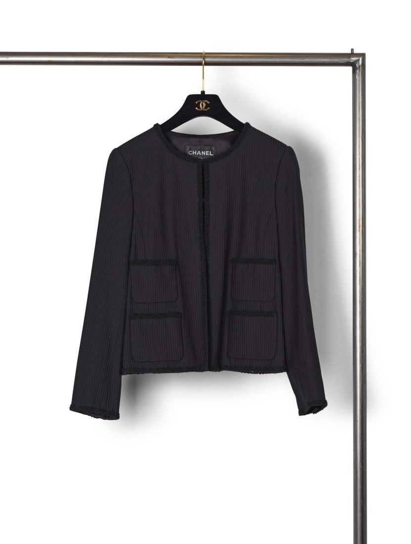 Chanel, collection Prêt-à-Porter, Automne-Hiver 2009. Veste en crêpe noir à ... (1 of 1)