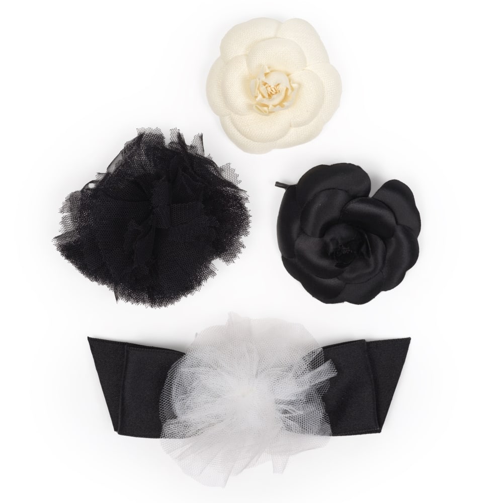 Chanel. Quatre broches Camélia. Chanel. Four Camellia brooches. (1 of 1)