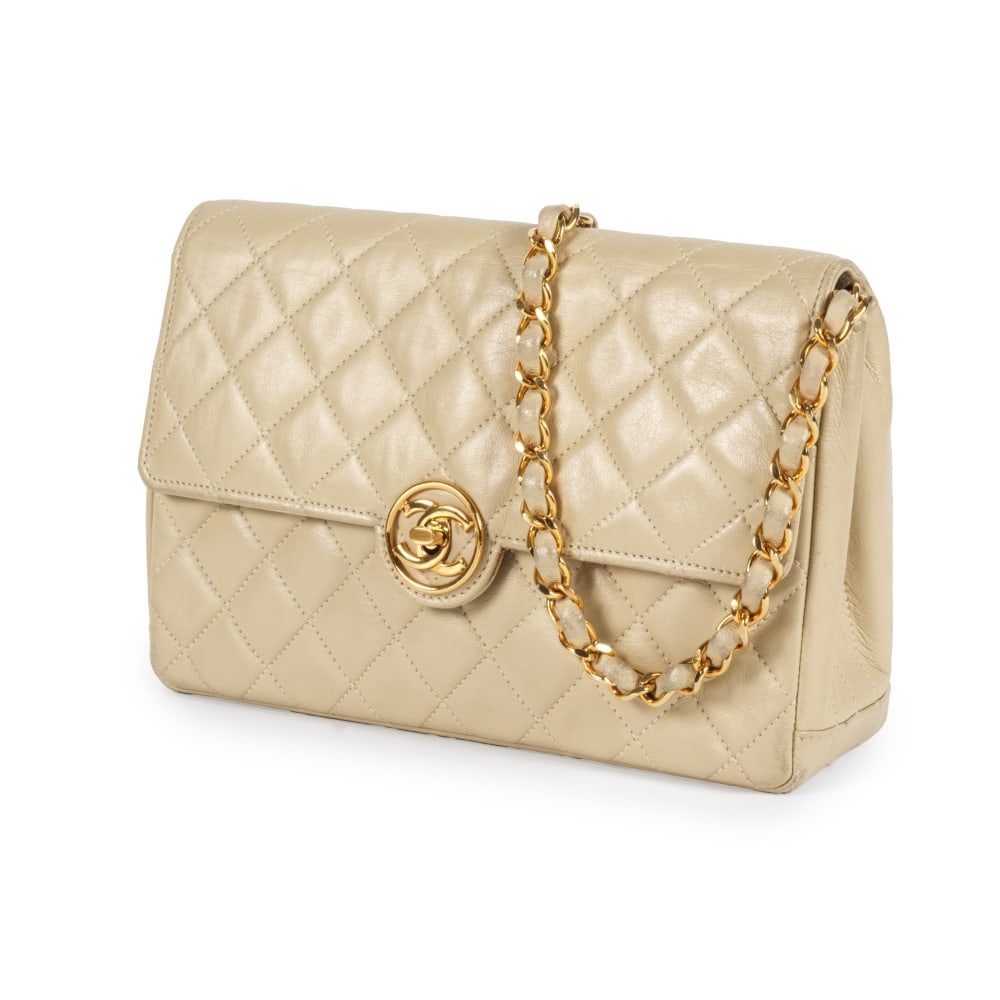 Chanel, fin des années 1980. Sac en cuir agneau matelassé ivoire. Chanel, late 1980s. ... (1 of 1)