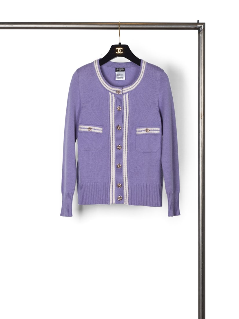 Chanel, collection Prêt-à-Porter, Printemps/Eté 2012. Cardigan en cachemire lavan... (1 of 1)
