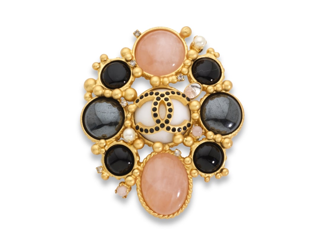 Chanel, collection Prêt à Porter Automne/Hiver 2001. Broche en métal doré et... (1 of 1)