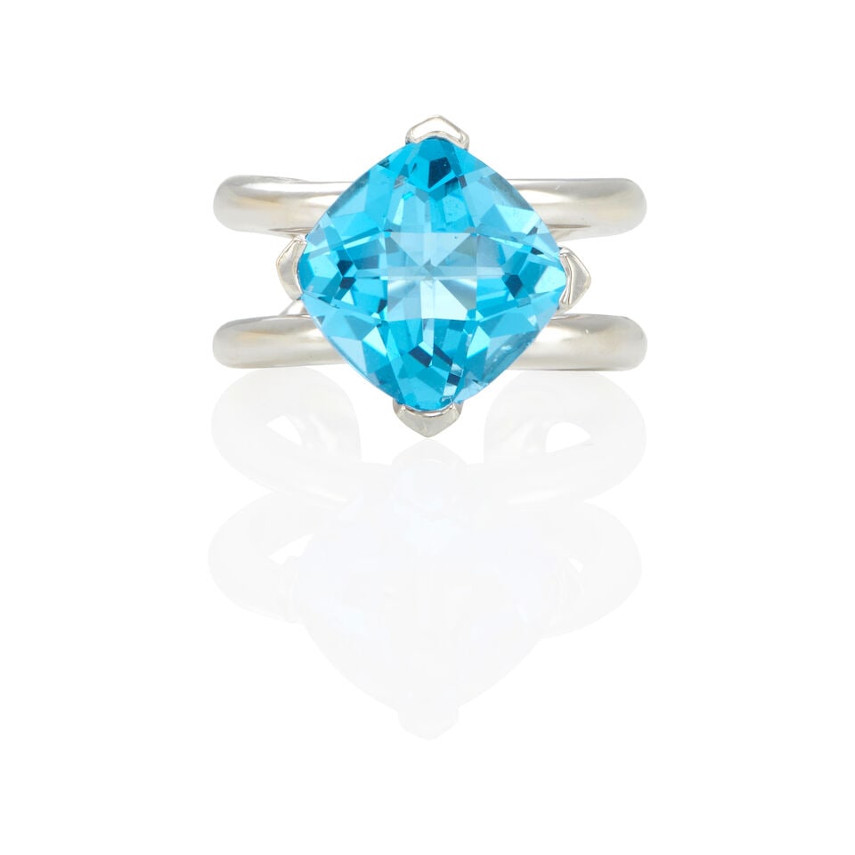 14K GOLD AND TOPAZ RING: 14K GOLD AND TOPAZ RING • 14k white gold • 1 near-square topaz weighing approximately 8.70 - 8.80 carats • Size 6 1/2 • Estimated gross weight: 11.6 grams Footnotes: Overall co
