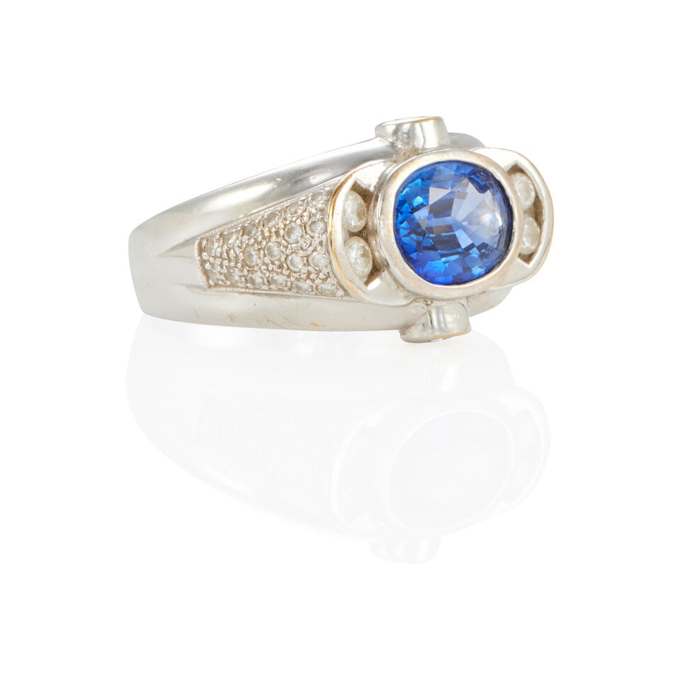 18K GOLD, DIAMOND AND SAPPHIRE RING - 2