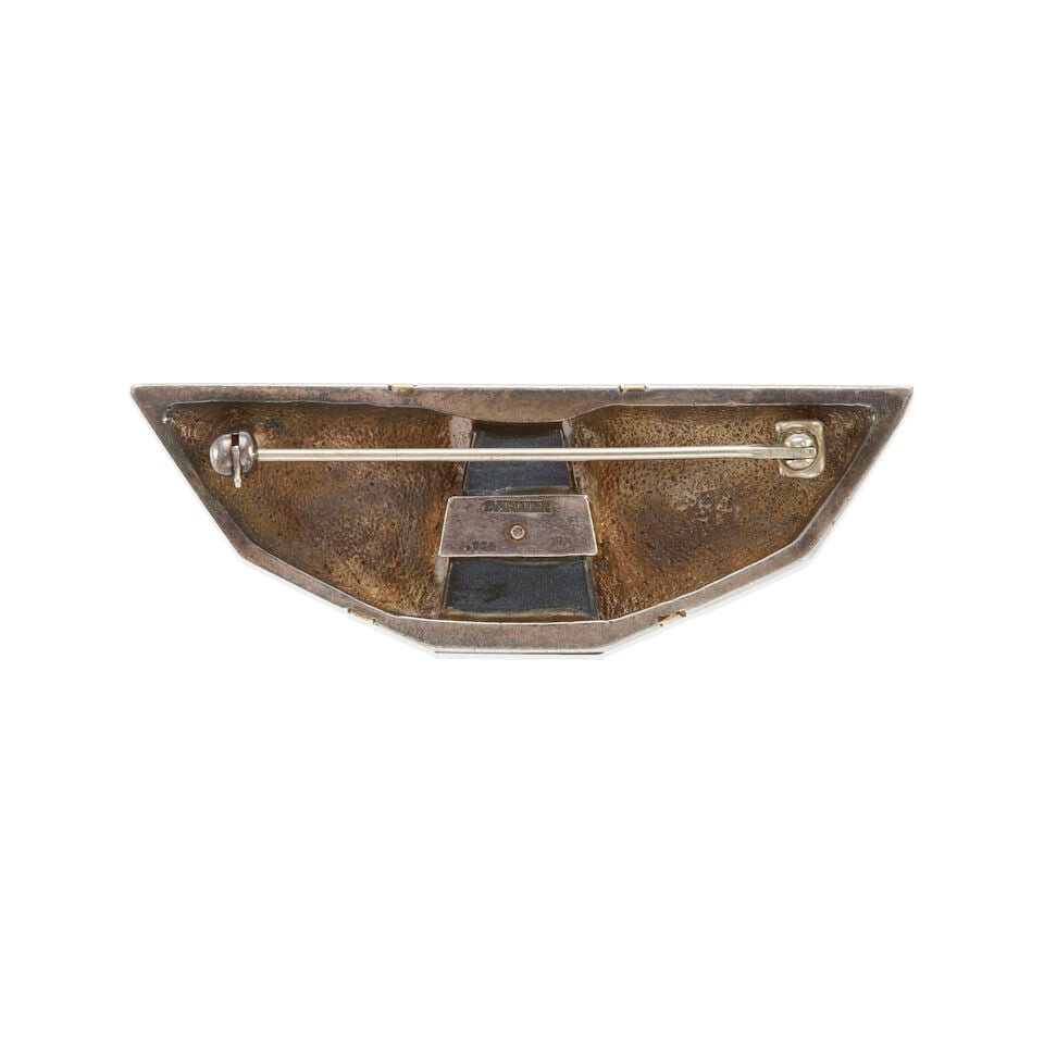 CARTIER: STERLING SILVER, 18K GOLD AND ONYX BROOCH - 2