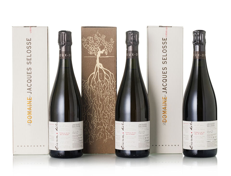 Jacques Selosse Sous Le Mont, NV (3x 750ml): Jacques Selosse Sous Le Mont, NV (3x 750ml) Region: Champagne Packaging: 3x original gift boxes Miscellaneous: 1x disgorged on 23 March 2015, 2x disgorged on 30 January 2017 For further information on