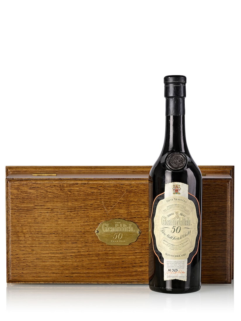 Glenfiddich 50 Year Old (1x 700ml): Glenfiddich 50 Year Old (1x 700ml) Region: Speyside Capsule: scuffed capsule Label: slightly stained label Packaging: in wooden presentation case with scratch marks Alcohol content: 43% ABV Notes: dis