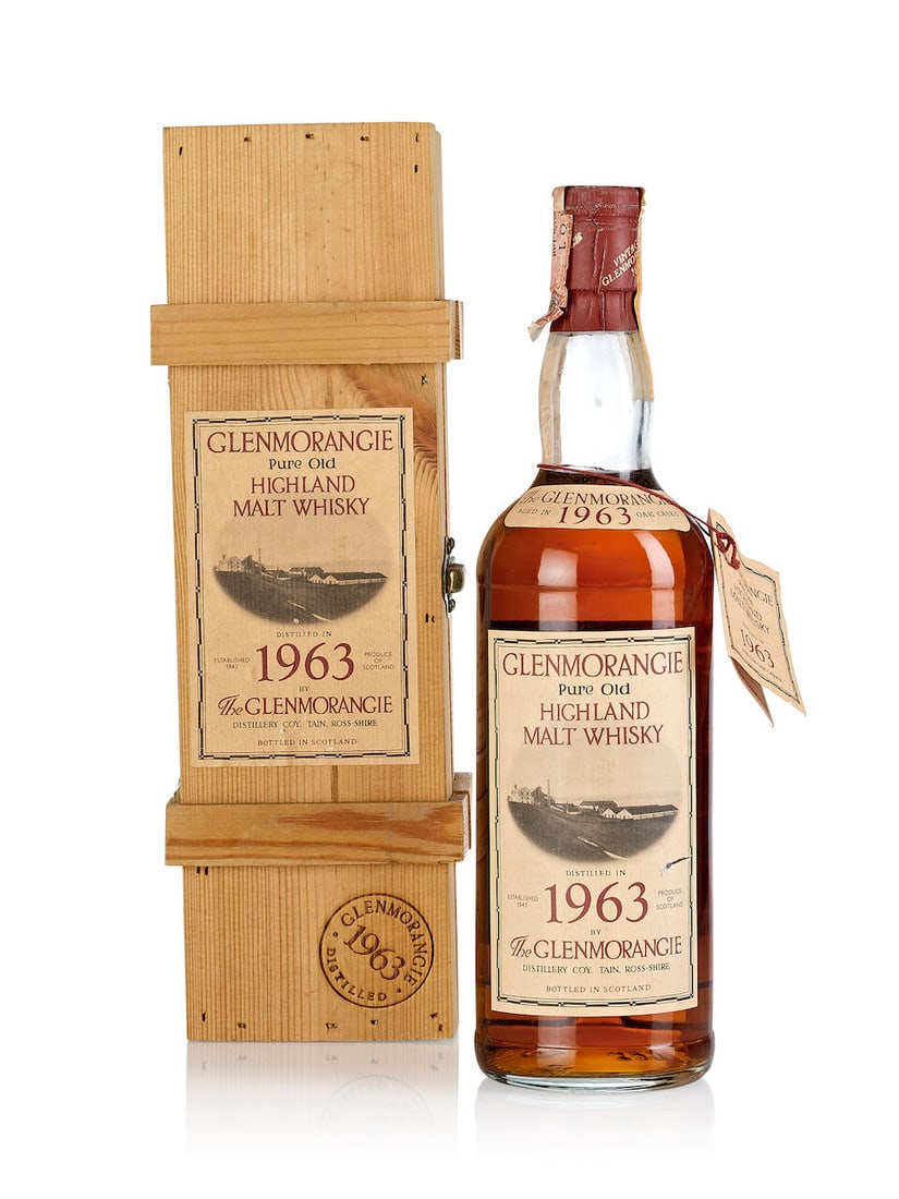 Glenmorangie Pure Old, 1963 (1x 750ml): Glenmorangie Pure Old, 1963 (1x 750ml) Region: Highland Fill Level: very top shoulder Capsule: oxidized Label: heavily scuffed label, slightly bin-solid neck label Packaging: in original wooden case A