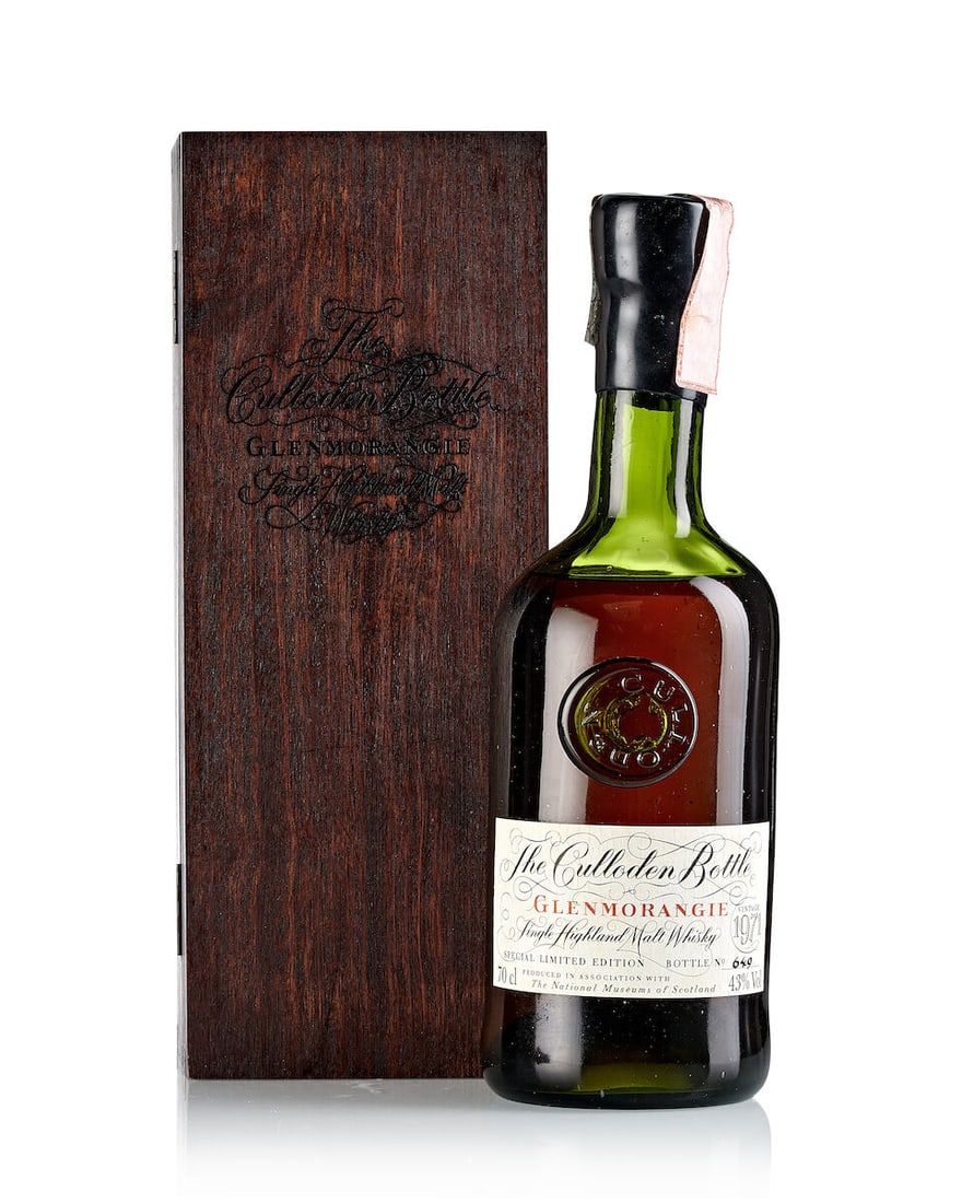 Glenmorangie The Culloden Bottle, 1971 (1x 700ml): Glenmorangie The Culloden Bottle, 1971 (1x 700ml) Region: Highland Fill Level: low shoulder Capsule: slightly scuffed wax capsule Label: good label Packaging: in original wooden case Alcohol content: