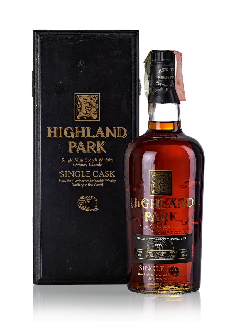 Highland Park 34 Year Old Cask #8363, 1971 (1x 750ml): Highland Park 34 Year Old Cask #8363, 1971 (1x 750ml) Region: Orkney Fill Level: into neck Capsule: slightly scuffed capsule Label: good label Packaging: in glue stained and slightly scuffed wooden