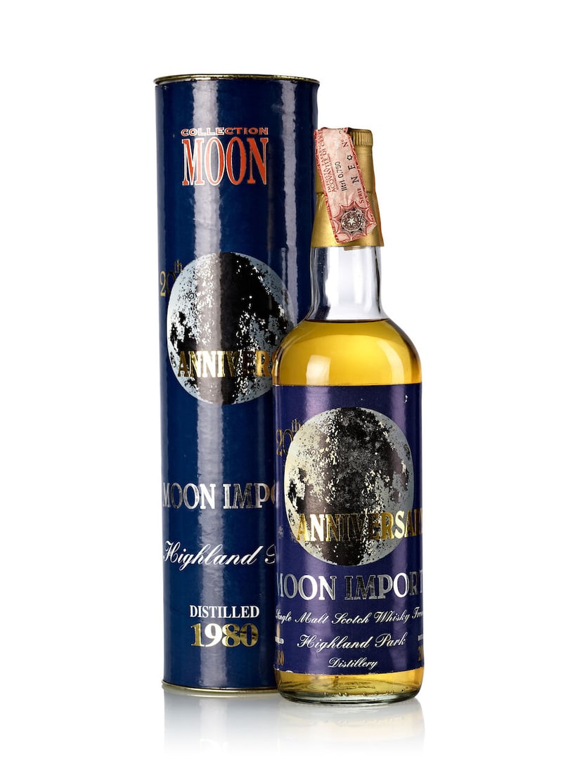 Highland Park Moon Import 20th Anniversary Cask #4765, 1980 (1x 700ml): Highland Park Moon Import 20th Anniversary Cask #4765, 1980 (1x 700ml) Region: Orkney Fill Level: top shoulder Label: slightly scuffed label Packaging: in stained original carton tube with scuffed