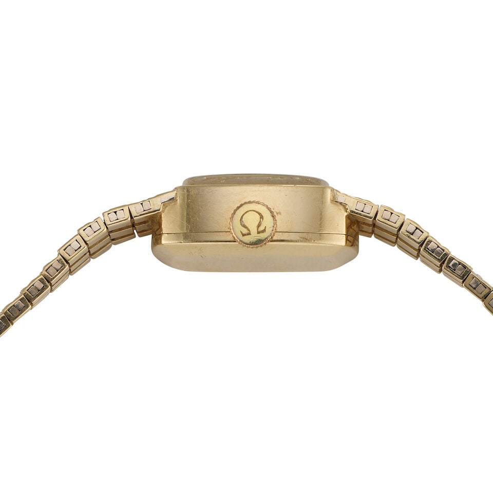 Omega. A lady's 9K gold quartz bracelet watch London Hallmark for 1969 - 3