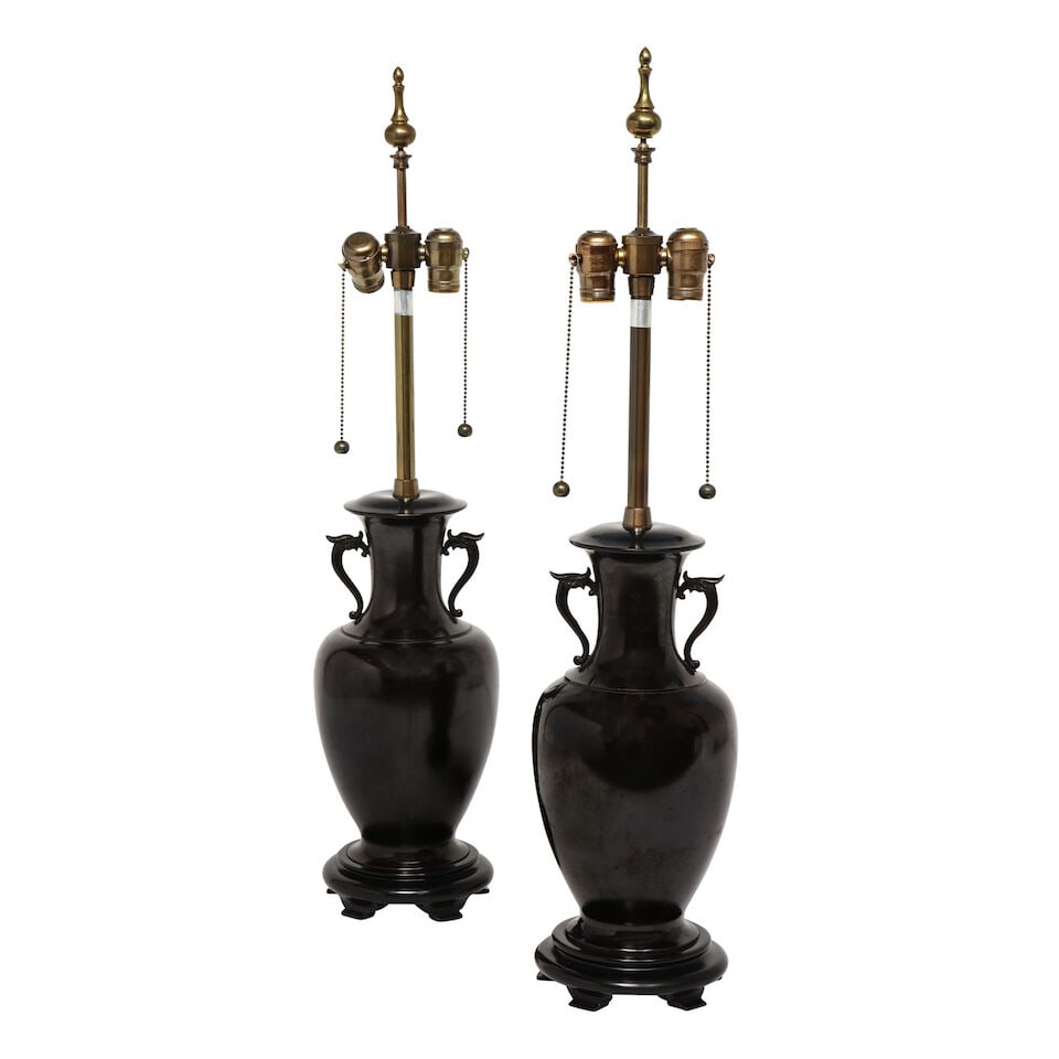 ASIAN-STYLE Pair of Table Lampscirca 1960patinated bronze, wood plinths, two sockets, fabric ove... - 2