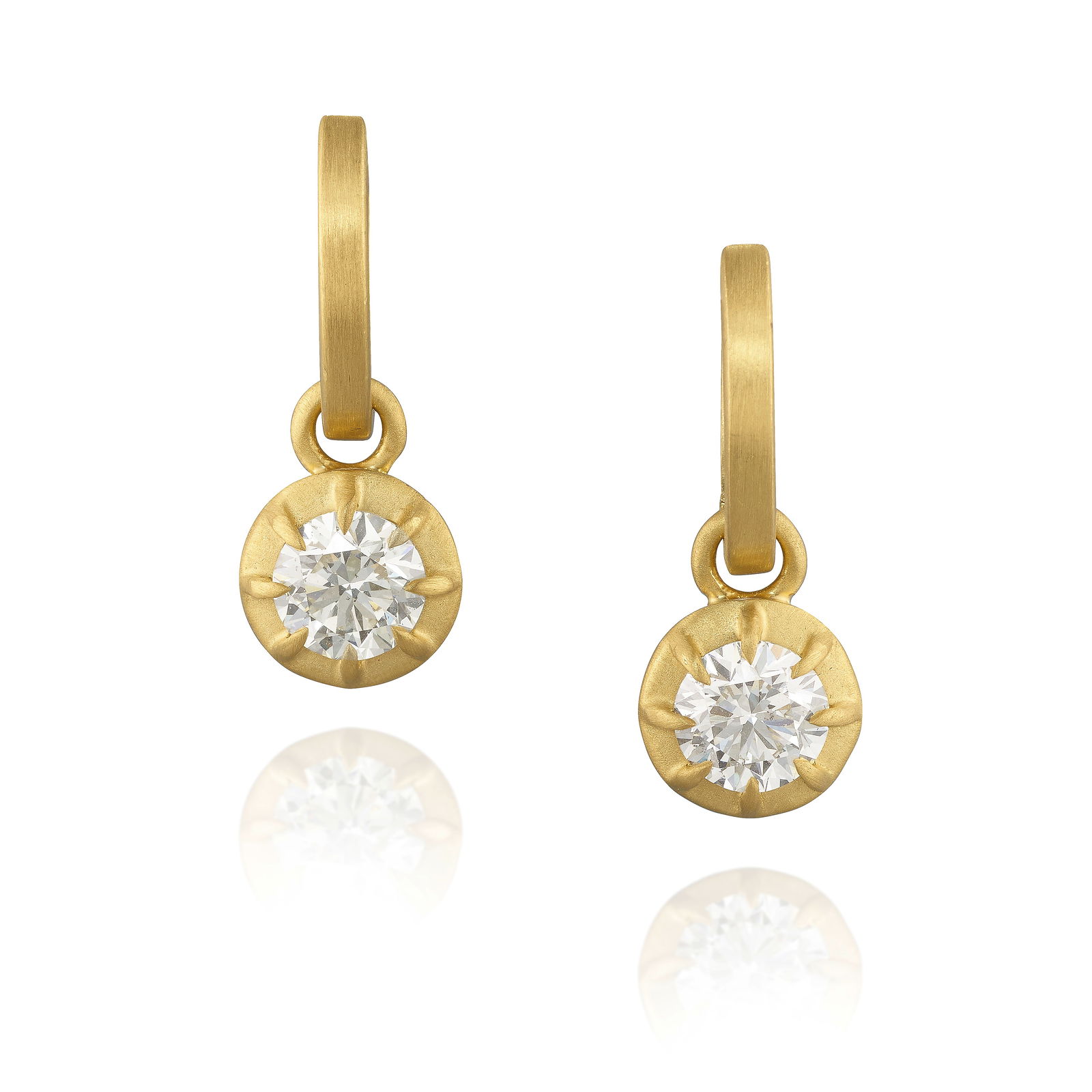 A PAIR OF DIAMOND EARRINGS (1 of 1)