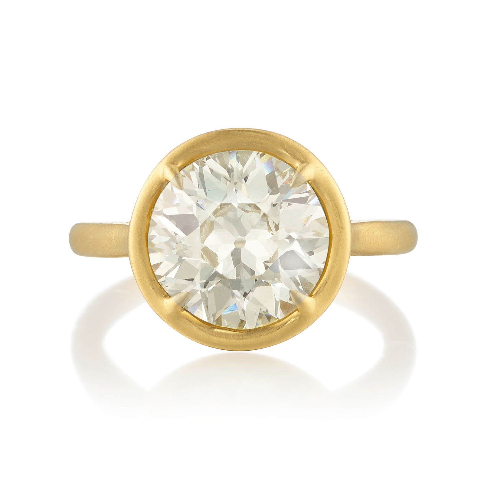 AN 18K GOLD AND DIAMOND RING (1 of 1)