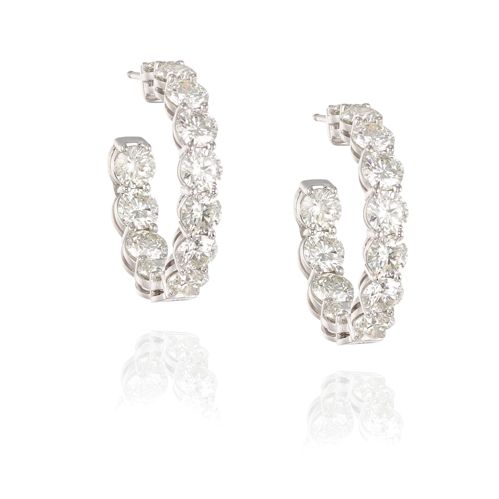 A PAIR OF 18K WHITE GOLD AND DIAMOND EARRINGS (1 of 1)