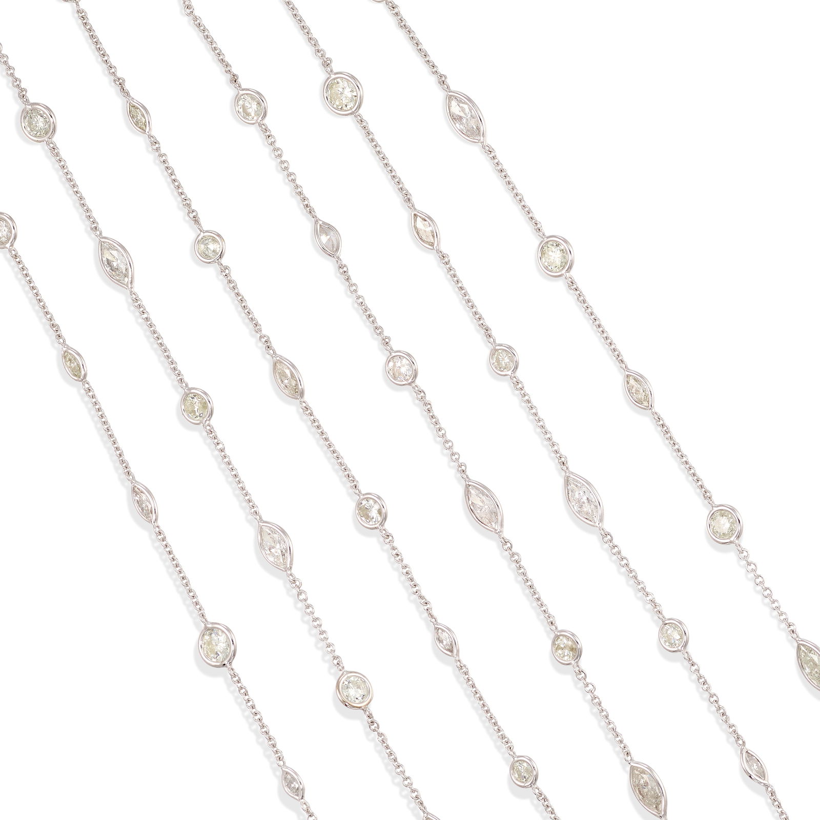 AN 18K WHITE GOLD AND DIAMOND NECKLACE (1 of 1)