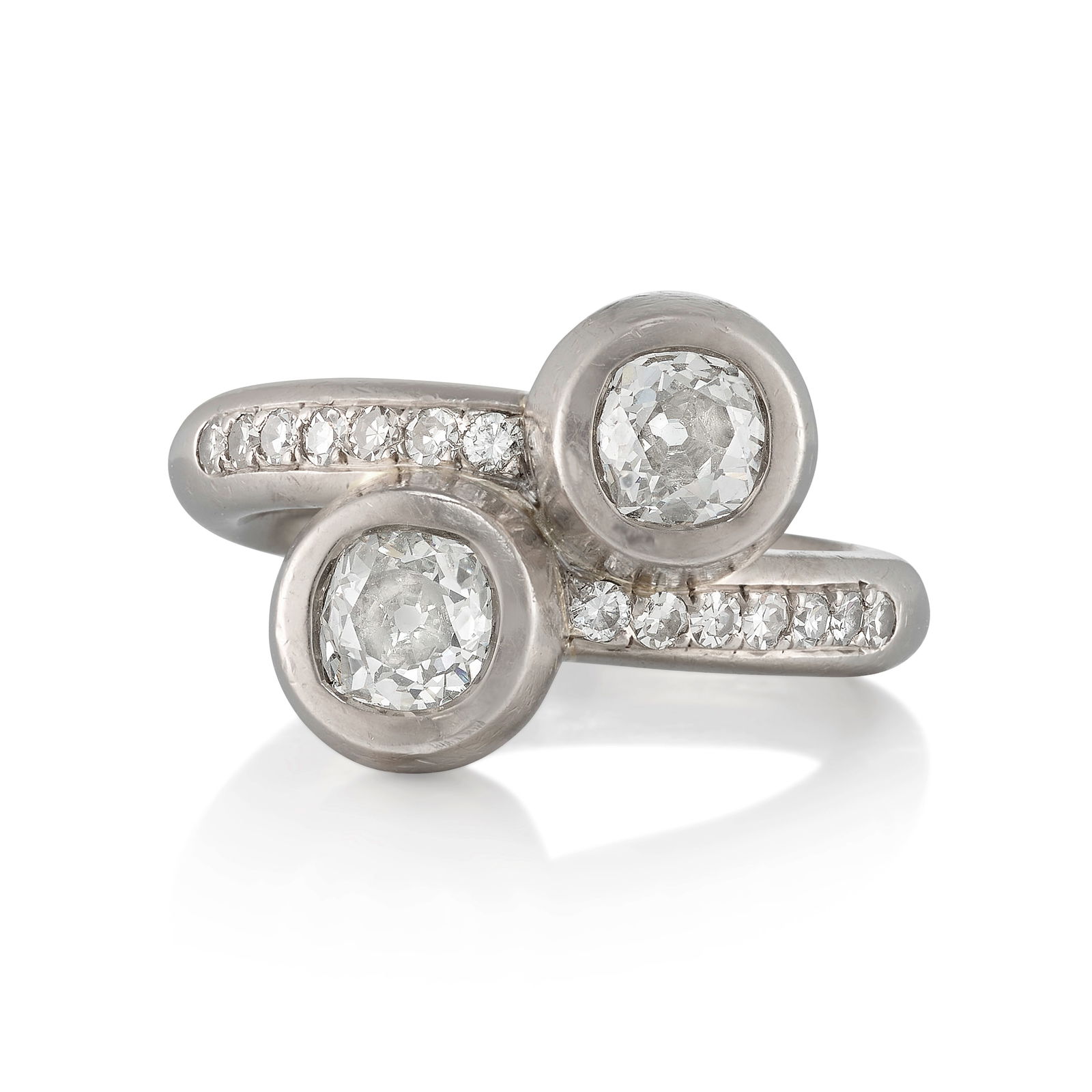 AN 18K WHITE GOLD AND DIAMOND RING (1 of 1)