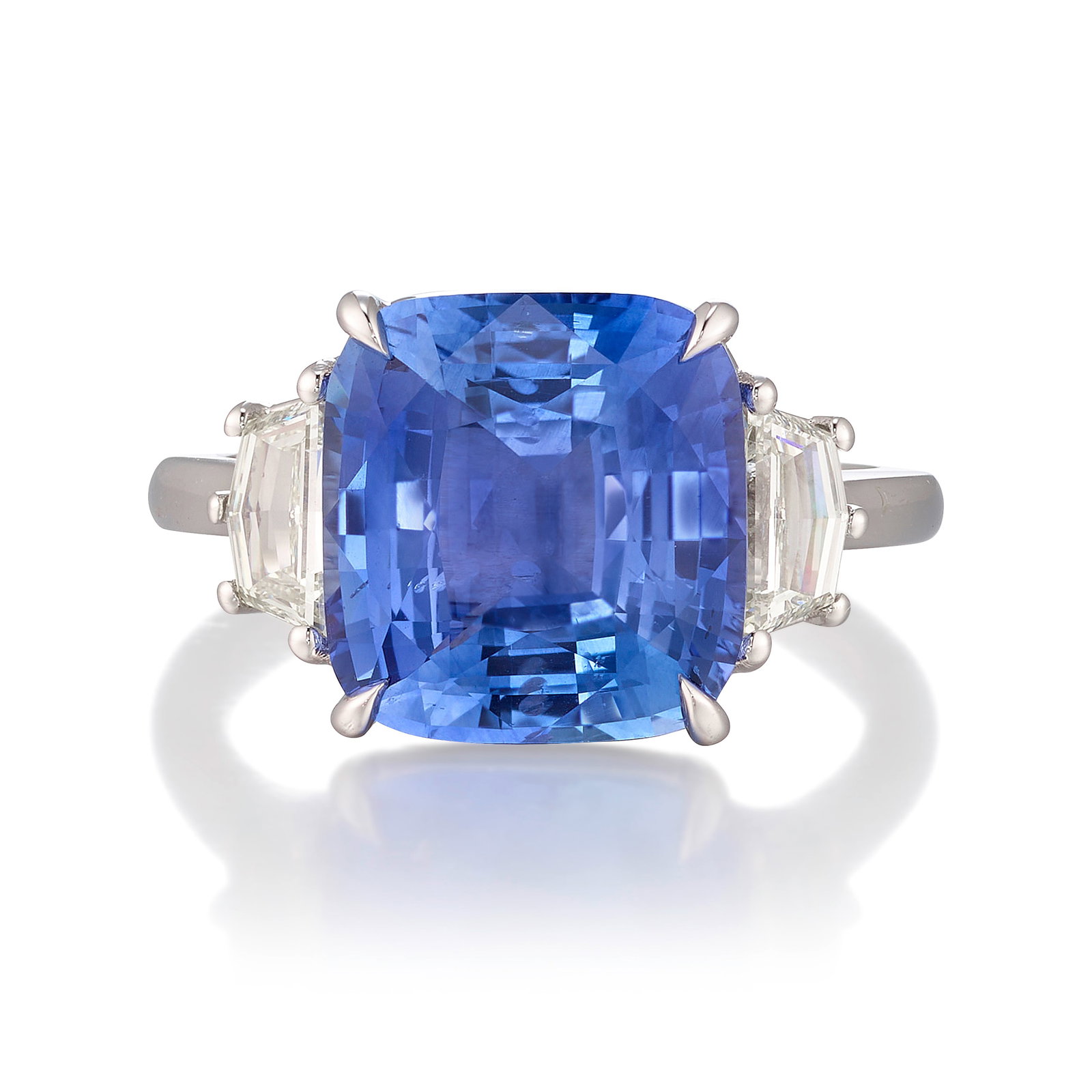 AN 18K WHITE GOLD, SAPPHIRE AND DIAMOND RING (1 of 1)