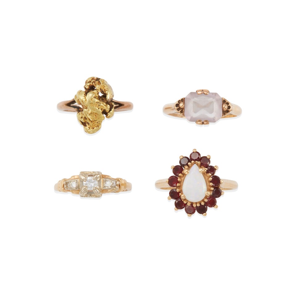 GROUP OF GOLD RINGS (1 of 2)