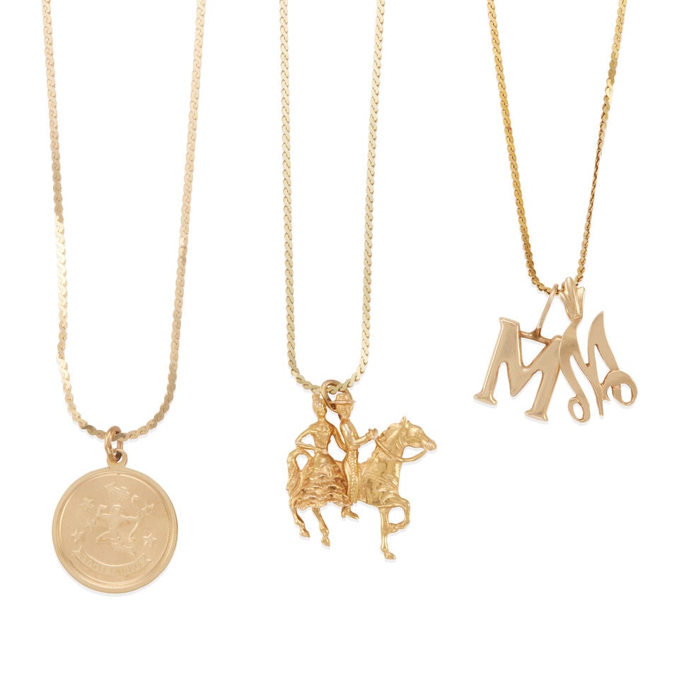 GROUP OF THREE GOLD PENDANT NECKLACES (1 of 2)