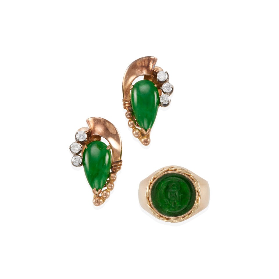 14K GOLD, JADE AND DIAMOND EAR CLIPS AND RING: 14K GOLD, JADE AND DIAMOND EAR CLIPS AND RING • Pair of 14k yellow gold ear clips with 2 pear shape cabochon jades measuring 11.25 x 6.10 x 3.75 mm and 11.10 x 7.10 x 3.05 mm each in diameter,