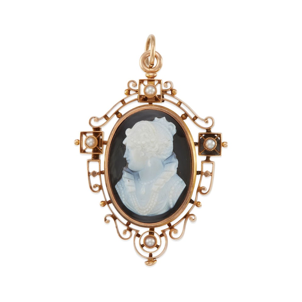 ANTIQUE 14K GOLD, CHALCEDONY AND CULTURED PEARL PENDANT/BROOCH: ANTIQUE 14K GOLD, CHALCEDONY AND CULTURED PEARL PENDANT/BROOCH • 14k rose gold • 1 oval carved chalcedony cameo measuring 28.00 x 21.00 mm in diameter • 4 hemispherical undrilled