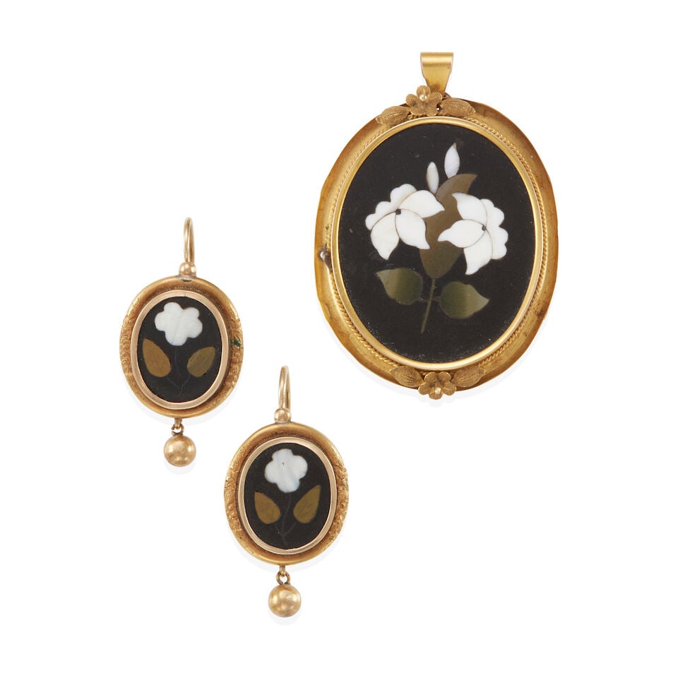 ANTIQUE 14K GOLD, ONYX, CHALCEDONY MOSAIC PENDANT WITH MATCHING EARRINGS: ANTIQUE 14K GOLD, ONYX, CHALCEDONY MOSAIC PENDANT WITH MATCHING EARRINGS • 14k yellow gold oval pendant with floral onyx mosaic inlaid with white and green chalcedony measuring 35.50 x 28.50 x