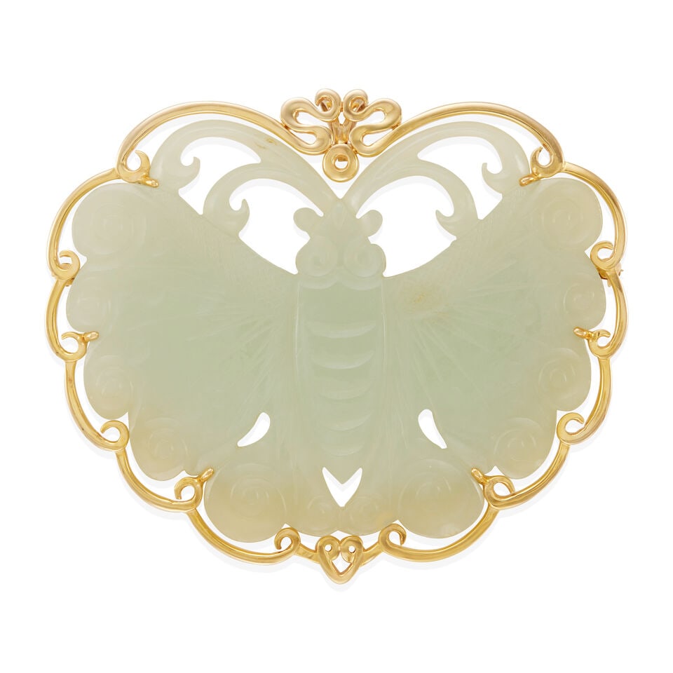 14K GOLD AND NEPHRITE BROOCH/PENDANT: 14K GOLD AND NEPHRITE BROOCH/PENDANT • 14k yellow gold • 1 nephrite carving • Measures 3 1/2 x 2 7/8 in. • Estimated gross weight: 66.1 grams Footnotes: Overall condition,