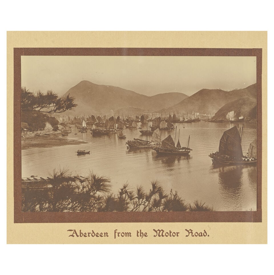CHINA - HONG KONG HAZELL (DENIS H., photographer) Picturesque Hongkong, Ye Olde Printerie, [1925] - 3