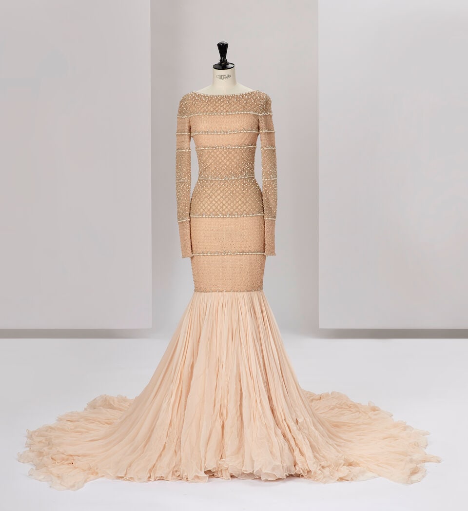 Ralph & Russo Haute Couture: Pale Peach French Chantilly Lace Gown Autumn/Winter 2014, Runway Lo: Ralph & Russo Haute Couture: Pale Peach French Chantilly Lace Gown Autumn/Winter 2014, Runway Look 9 Pale peach French Chantilly lace gown with chiffon pleated fishtail skirt and pearl embellishme