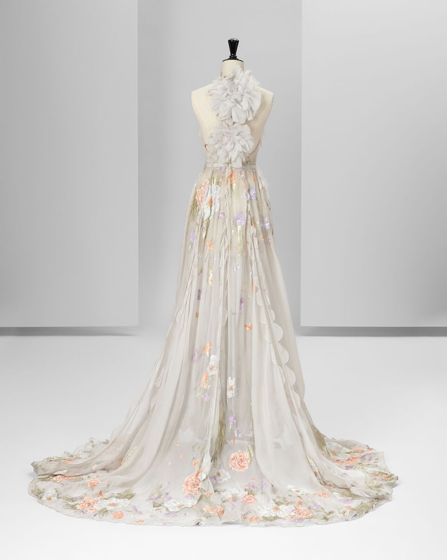 Ralph & Russo Haute Couture: Pale Grey Hand-Painted Silk Organza Halter Neck Gown Spring/Summer ... - 4