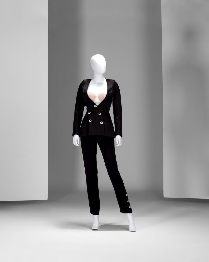 Ralph & Russo Haute Couture: Black Silk Trouser Suit Autumn/Winter 2018, Runway Look 2: Ralph & Russo Haute Couture: Black Silk Trouser Suit Autumn/Winter 2018, Runway Look 2 Black double duchess and silk crêpe tailleur, finished with interlocking jewelled crystal buttons and ac