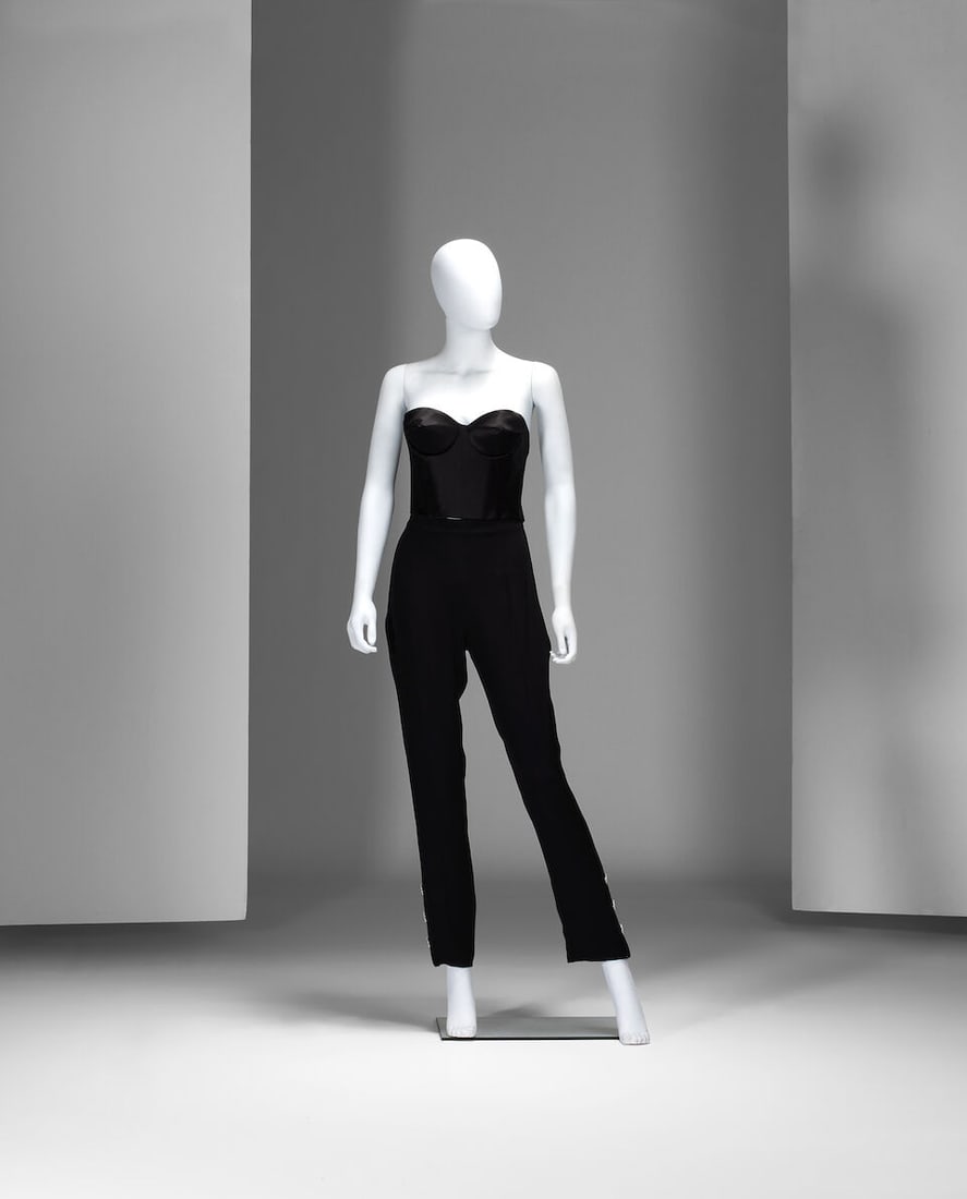 Ralph & Russo Haute Couture: Black Silk Trouser Suit Autumn/Winter 2018, Runway Look 2 - 3