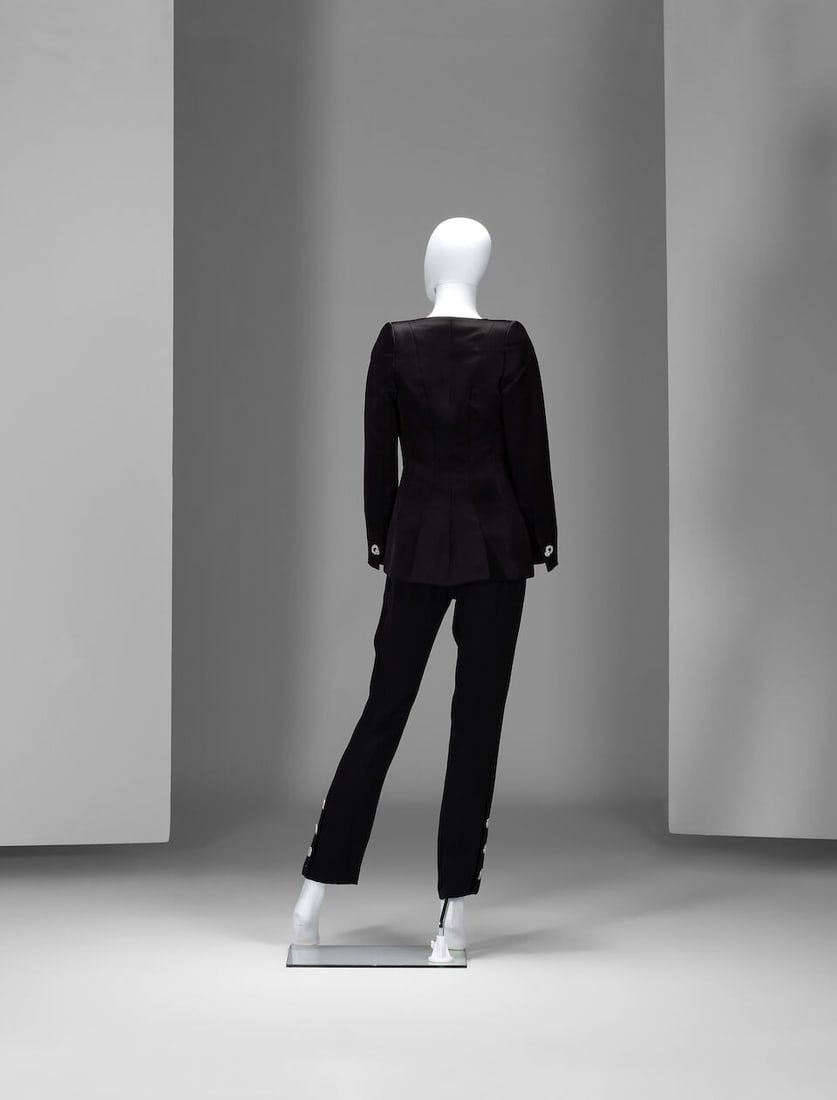 Ralph & Russo Haute Couture: Black Silk Trouser Suit Autumn/Winter 2018, Runway Look 2 - 5