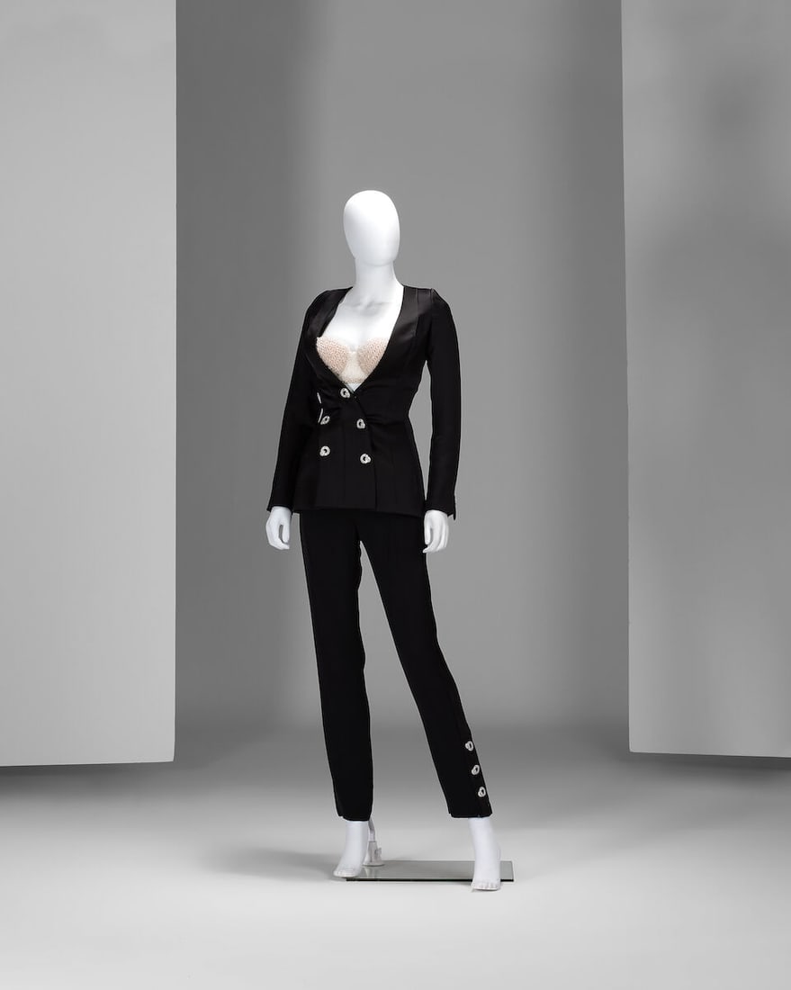 Ralph & Russo Haute Couture: Black Silk Trouser Suit Autumn/Winter 2018, Runway Look 2 - 9