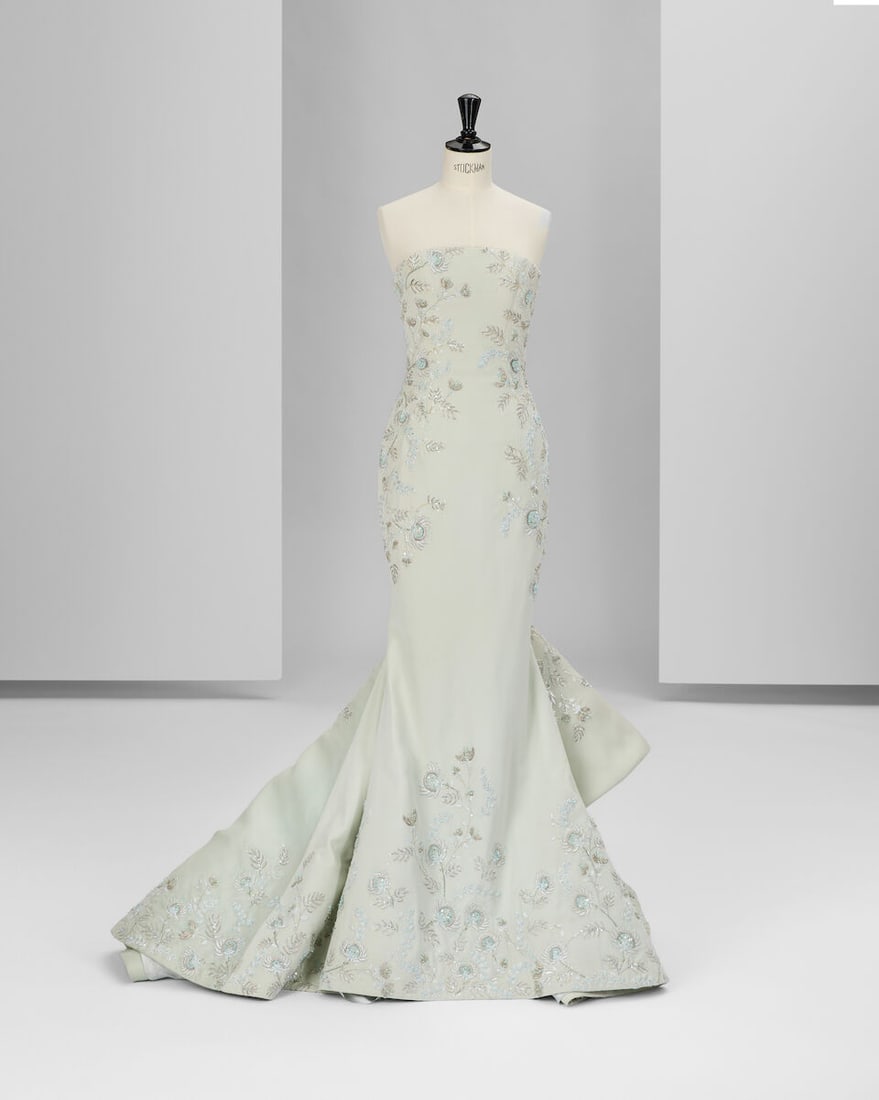 Ralph & Russo Haute Couture: Pale Mint Hand-Painted Silk Crêpe and Gazar Gown Autumn/Winter: Ralph & Russo Haute Couture: Pale Mint Hand-Painted Silk Crêpe and Gazar Gown Autumn/Winter 2017, Runway Look 51 Pale mint silk crêpe and gazar gown, hand-painted in metallic pastel leaf